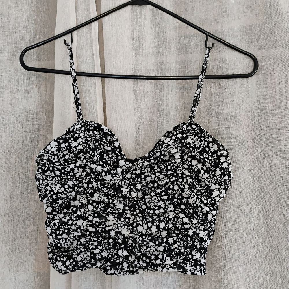 Forever 21 Black and White Floral Crop Top